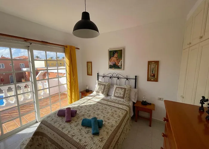 公寓 Gustamar 25 *