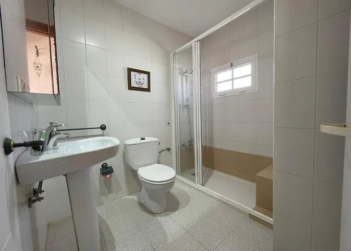 公寓 Gustamar 25 *